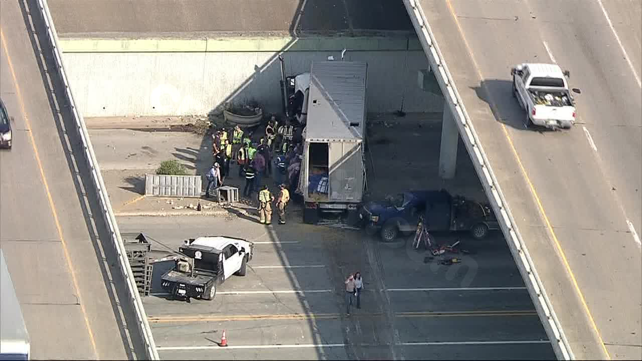 Intersection closed in Waxahachie due to cattle trailer crash