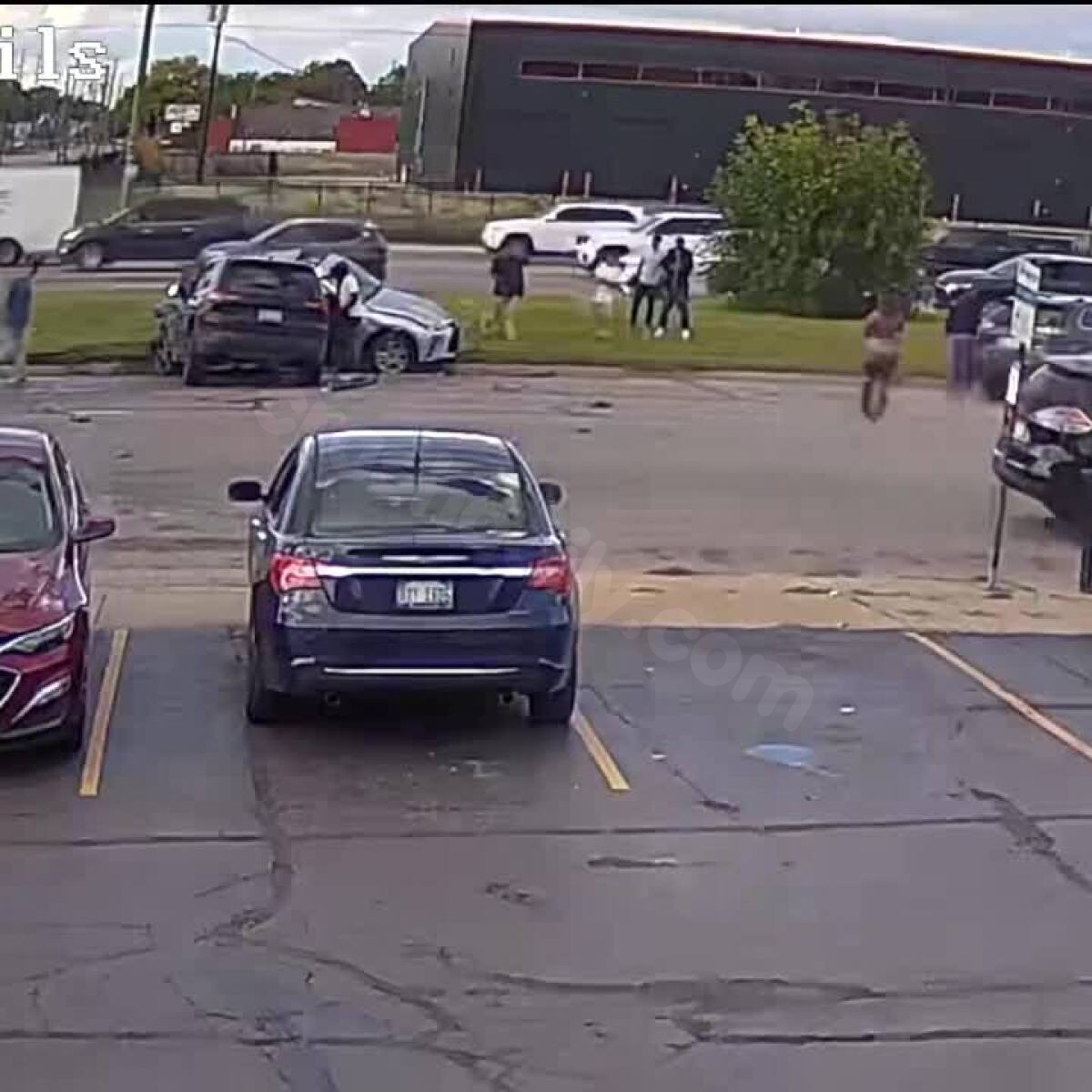 Fatal Detroit crash leads to suspects being pursued and arrested by bystanders