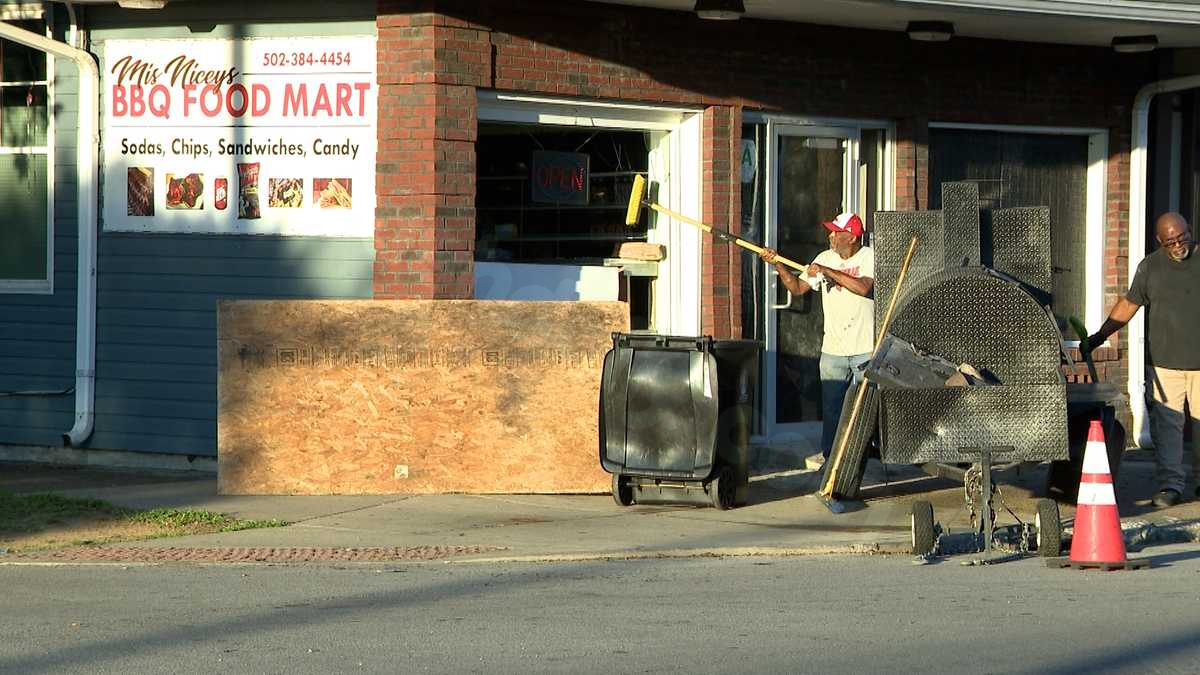 Car accident causes damage to Portland neighborhood shop, according to police