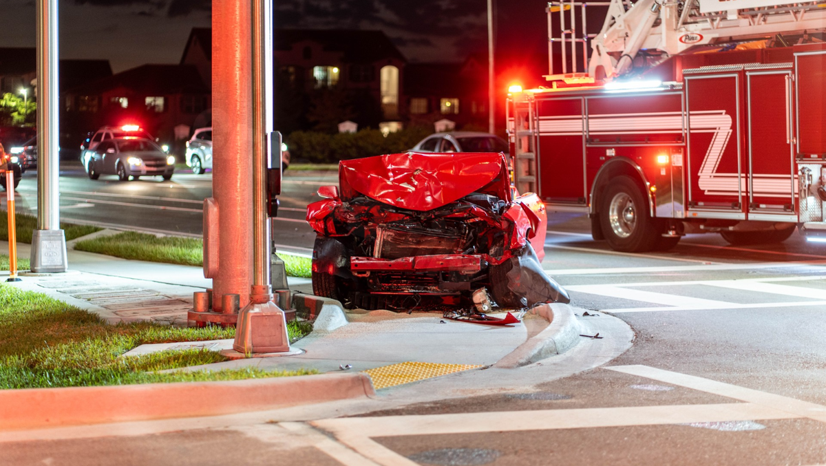 Car crash in Fort Myers results in minor injuries Monday night