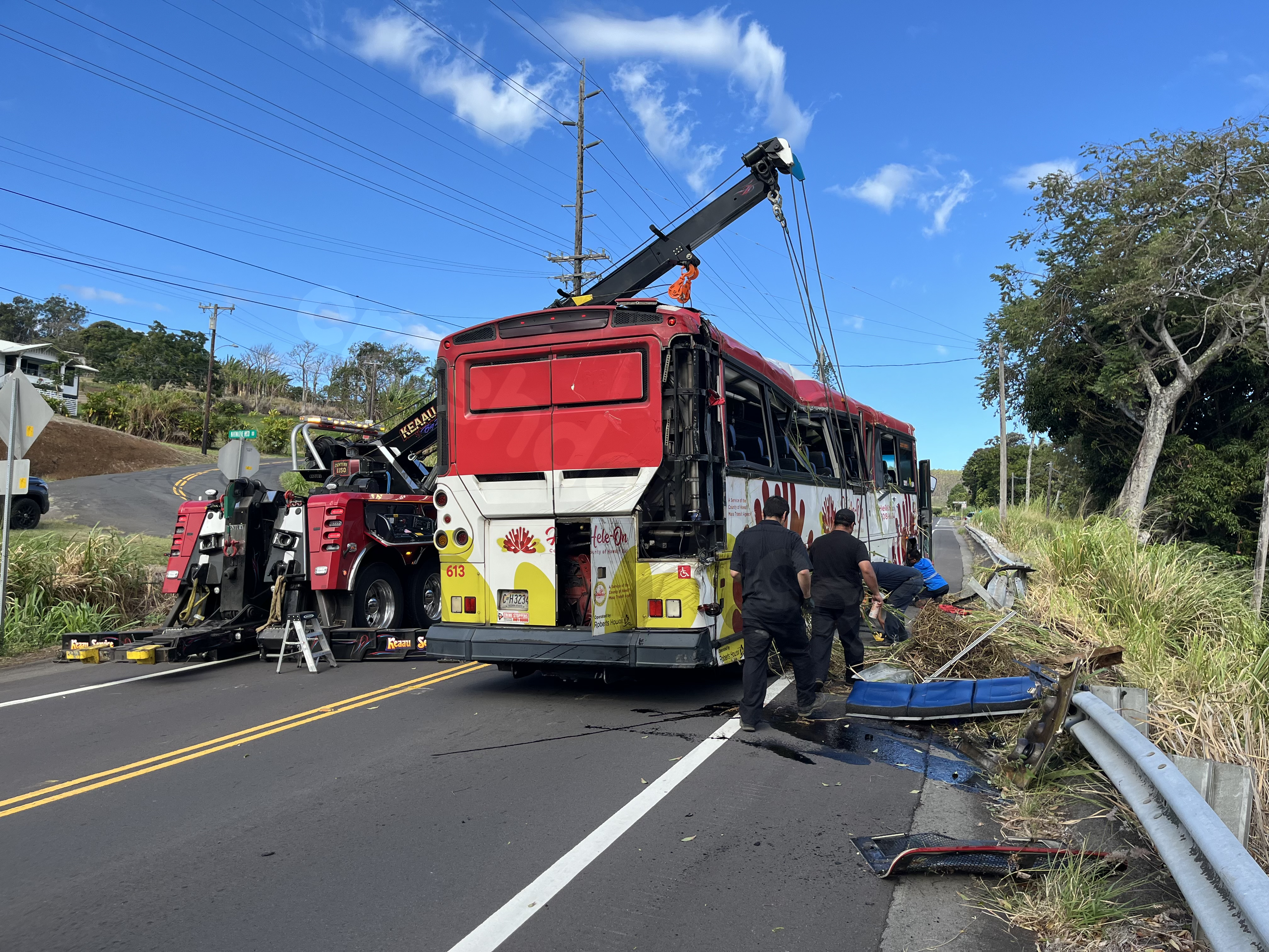 Hawaiʻi Island bus crash under police investigation: PICTURES