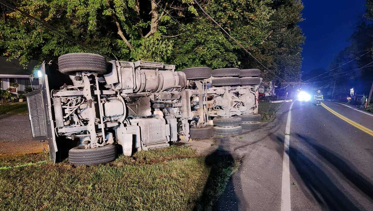 Road closed in Franklin County due to dump truck crash causing pole and wire damage
