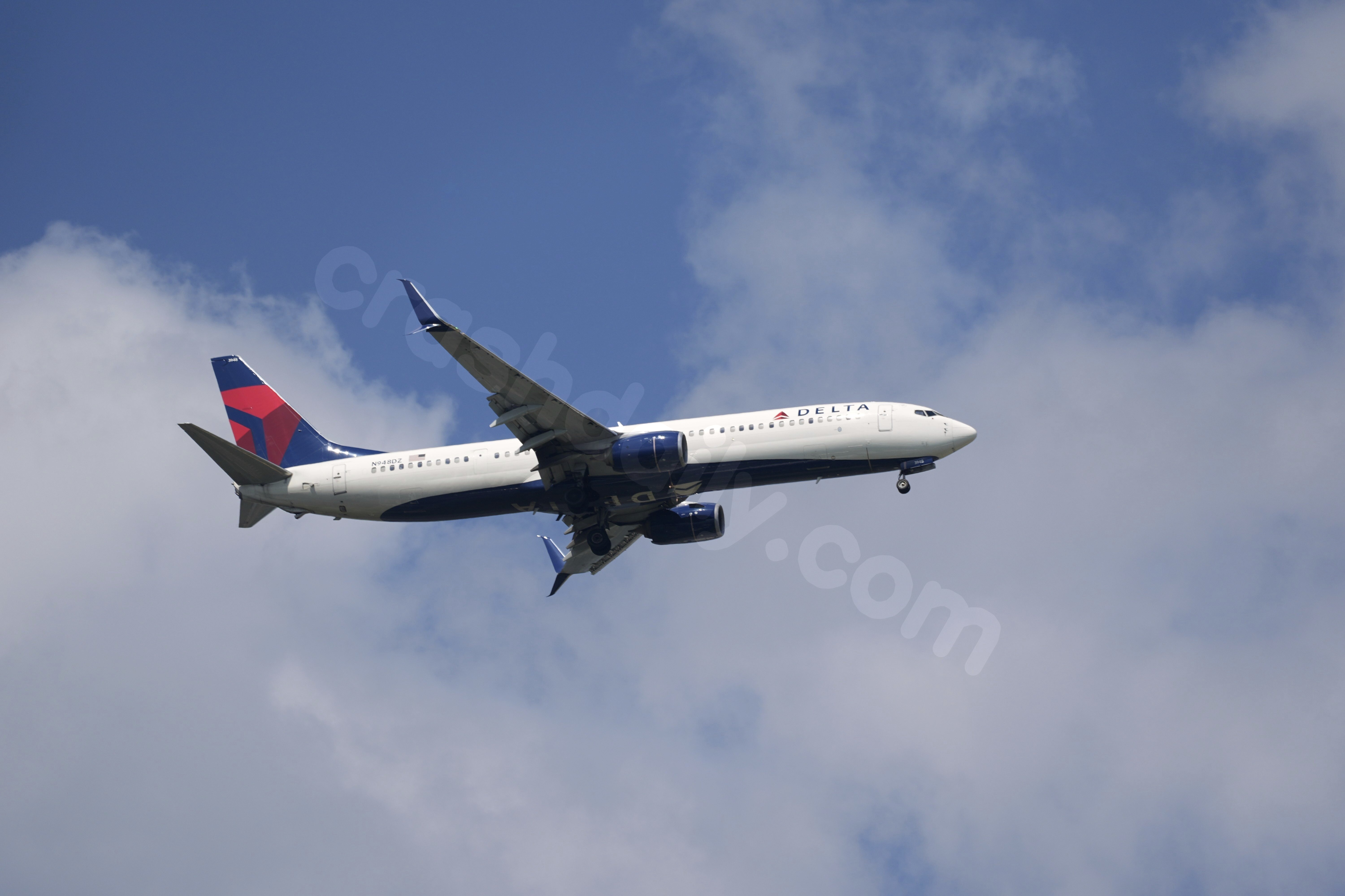 Collision between 2 Delta planes at LaGuardia Airport.