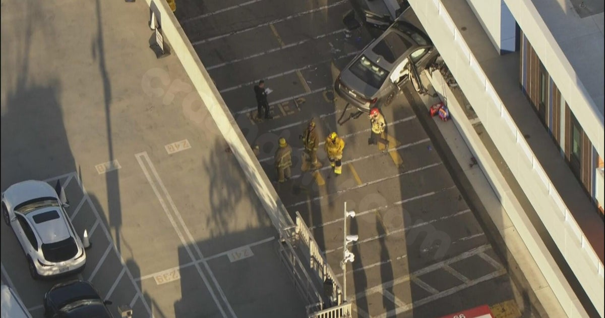 4 people hurt after car accident near Bel-Air school