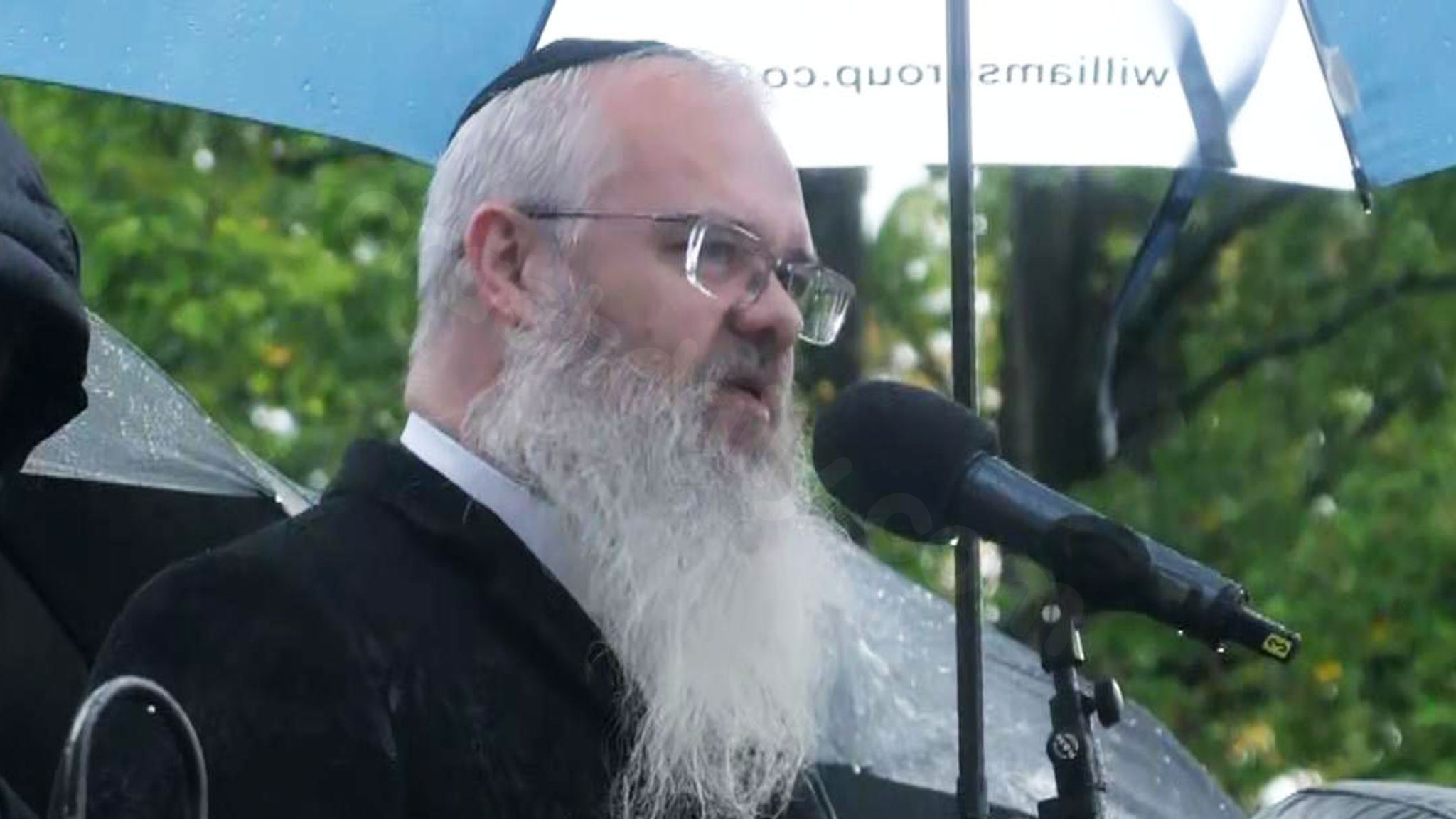 Accidental Shooting of Hero Holding Synagogue Doors to Stop Attacker, Rabbi Says