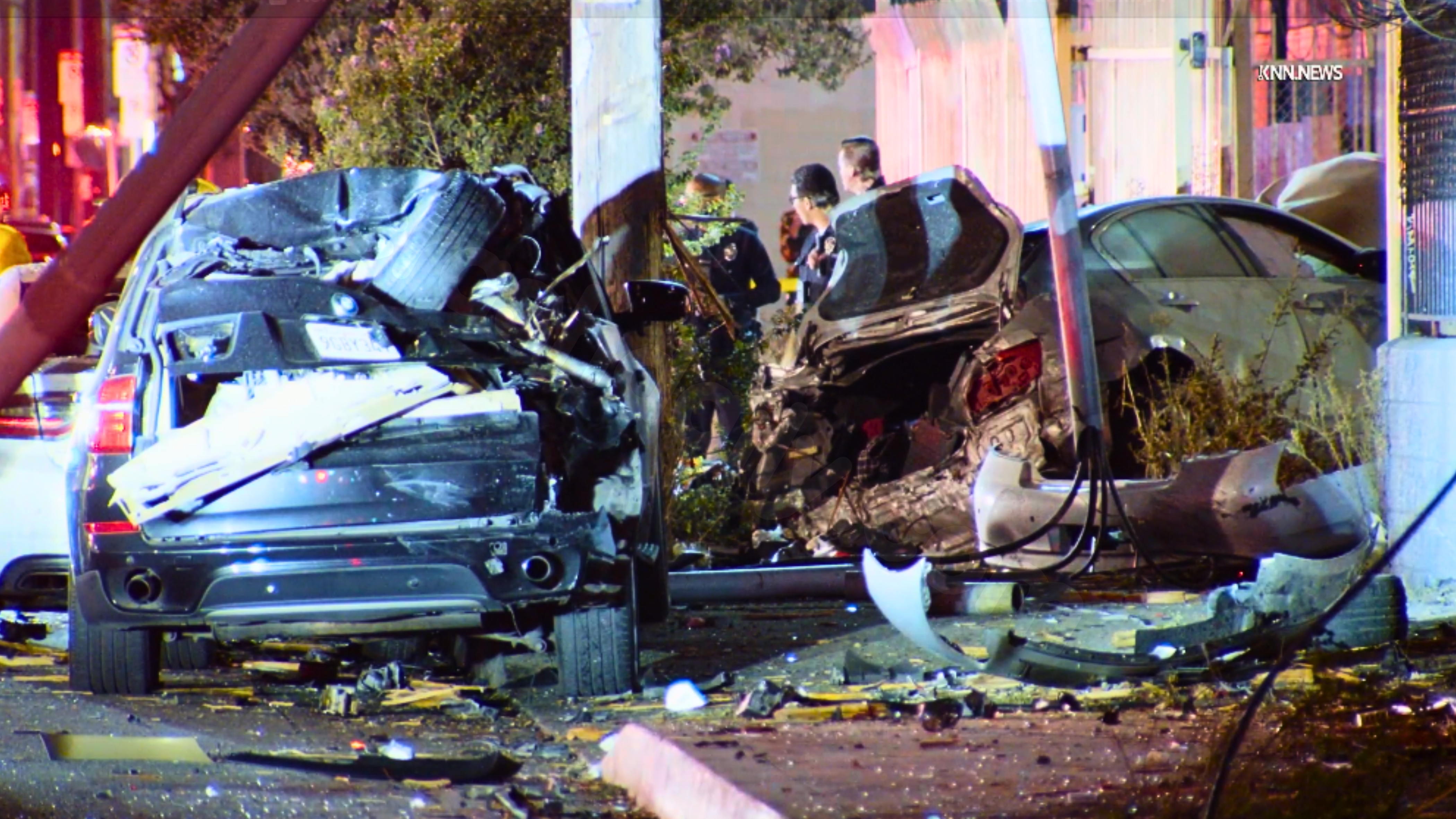 Fatal crash in North Hollywood results in death of 1 person, passengers trapped