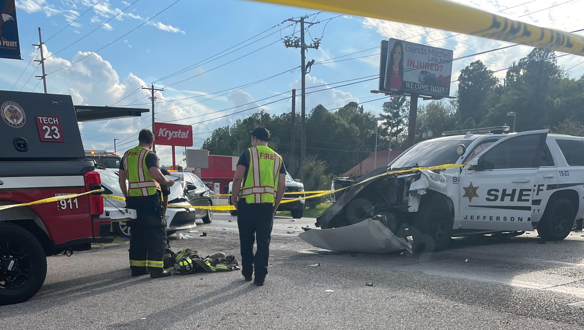 Off-duty Deputy and 3 Others Hurt in Center Point Parkway Collision