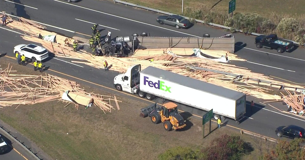 Footage of timber spilled onto road following truck accident on NJ Turnpike ramp