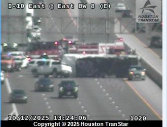 Clearance on East Freeway near Beltway 8 after crash with overturned fifth wheeler