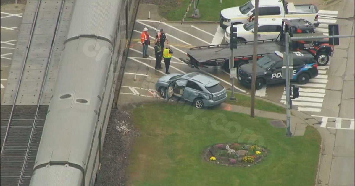 Elderly driver survives collision with Metra UP-NW train in Fox River Grove