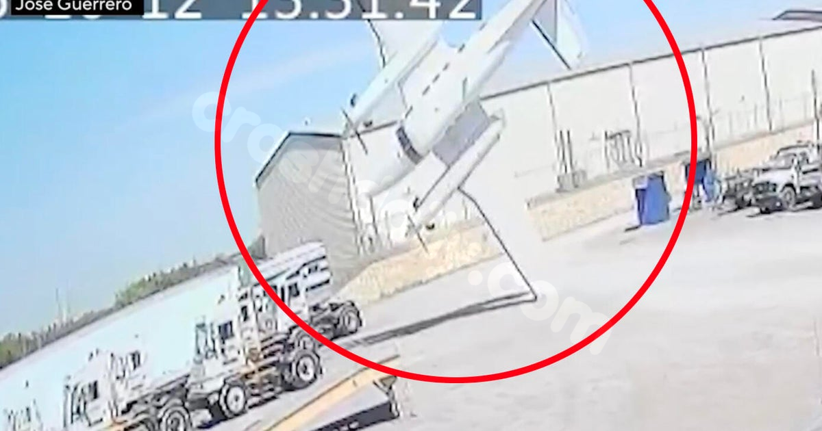 Video shows fatal plane crash in Tarrant County.