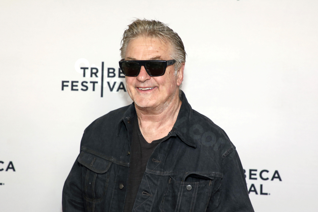 Alec Baldwin blames large garbage truck for car accident in Hamptons