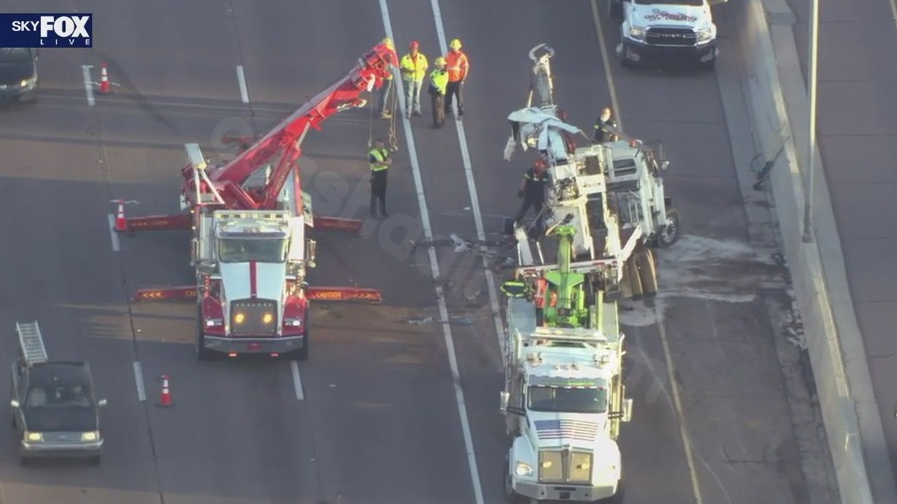 Construction vehicle accident injures 2 on I-10