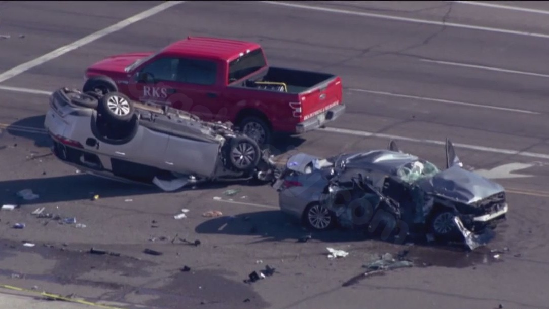 Fatal Phoenix Crash: 2 Dead, Police Say