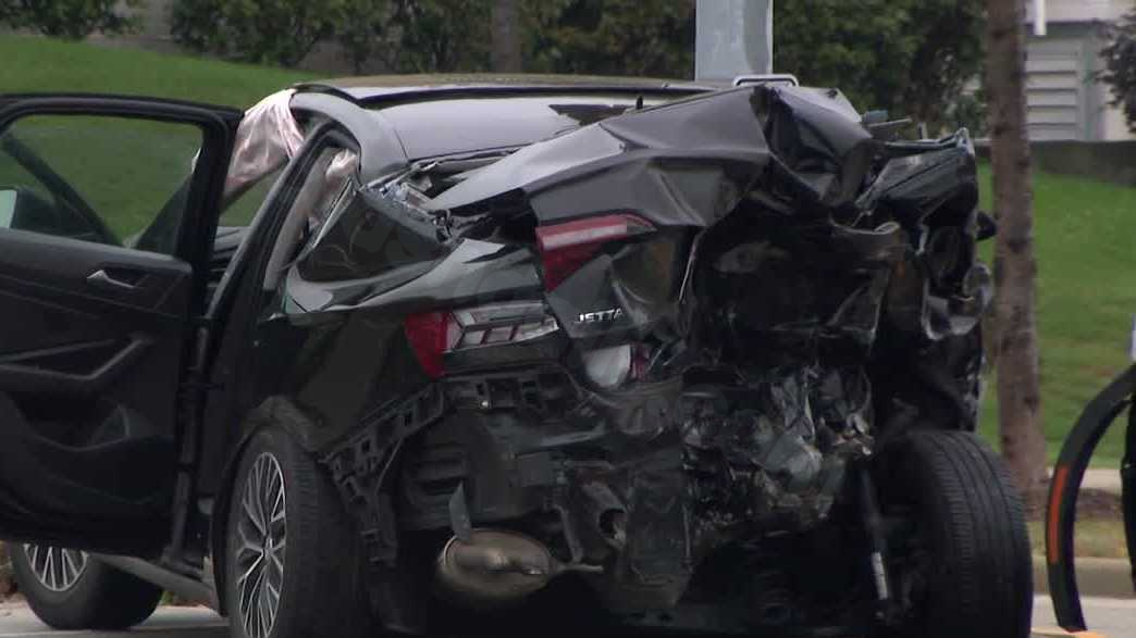 2 women hurt as Milwaukee man fleeing cops crashes