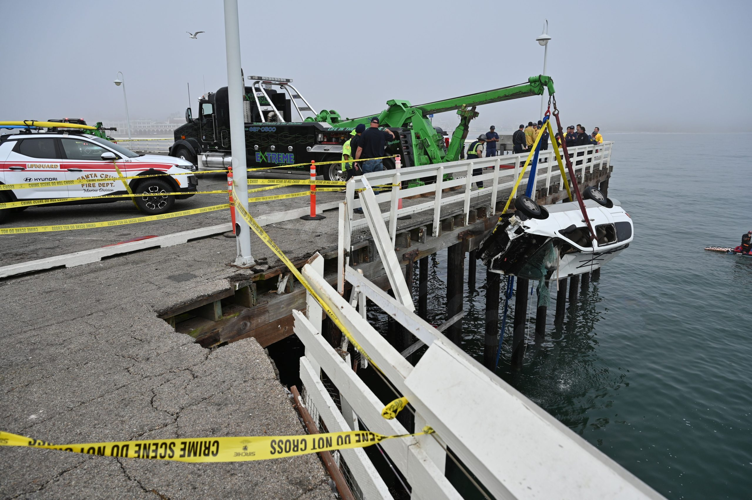 1 person dies as vehicle plunges off Santa Cruz pier