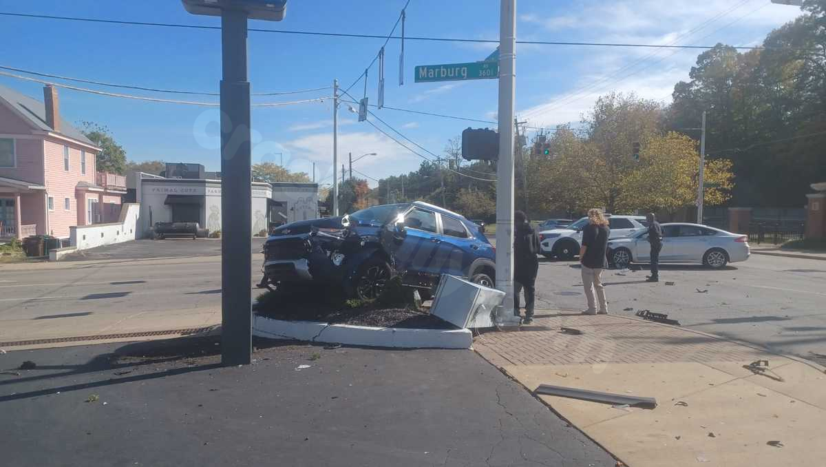 Police: No one hurt in accident that sends car into UDF sign in Hyde Park
