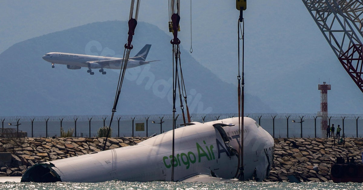Recovery of cargo plane debris from Hong Kong waters after airport crash
