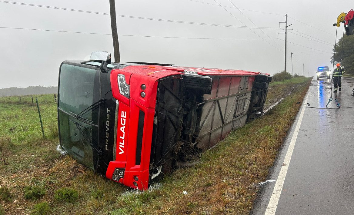 Missouri high school bus in accident, carrying many students