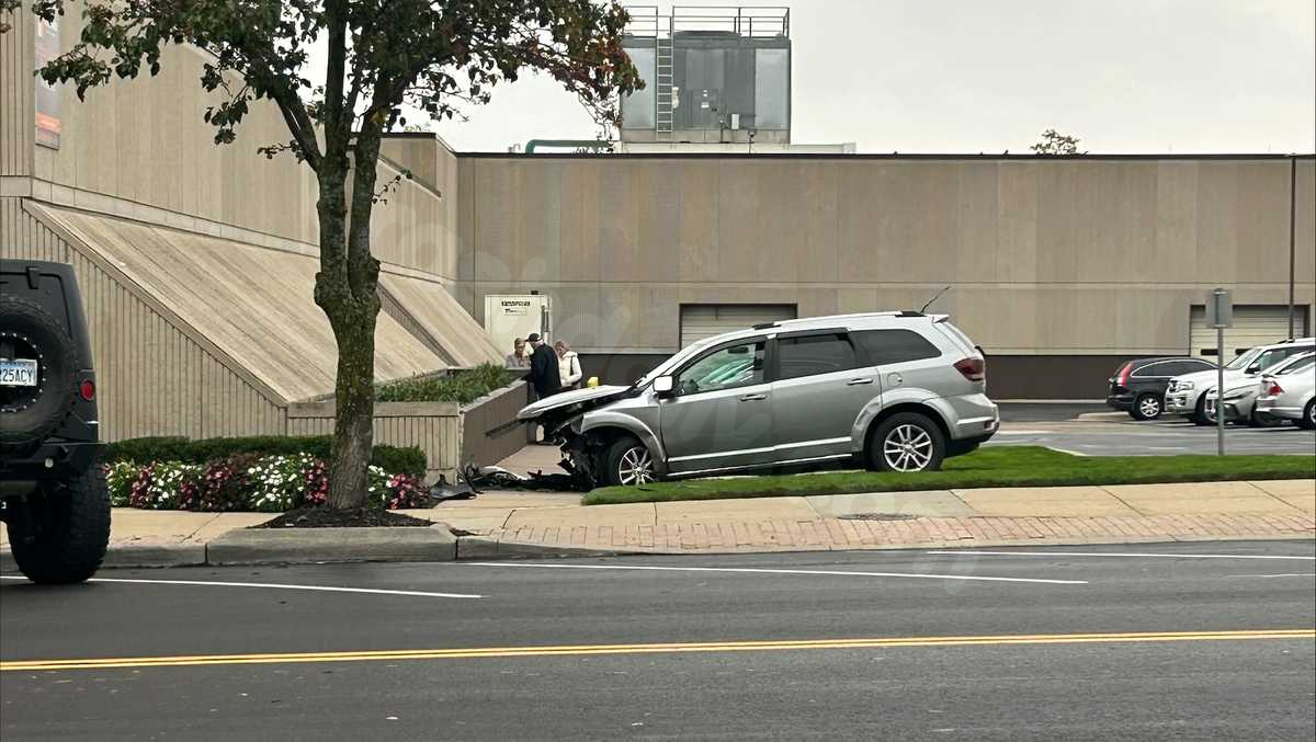 1 fatality, 1 in 'very critical condition' following suspected medical emergency causing collision.
