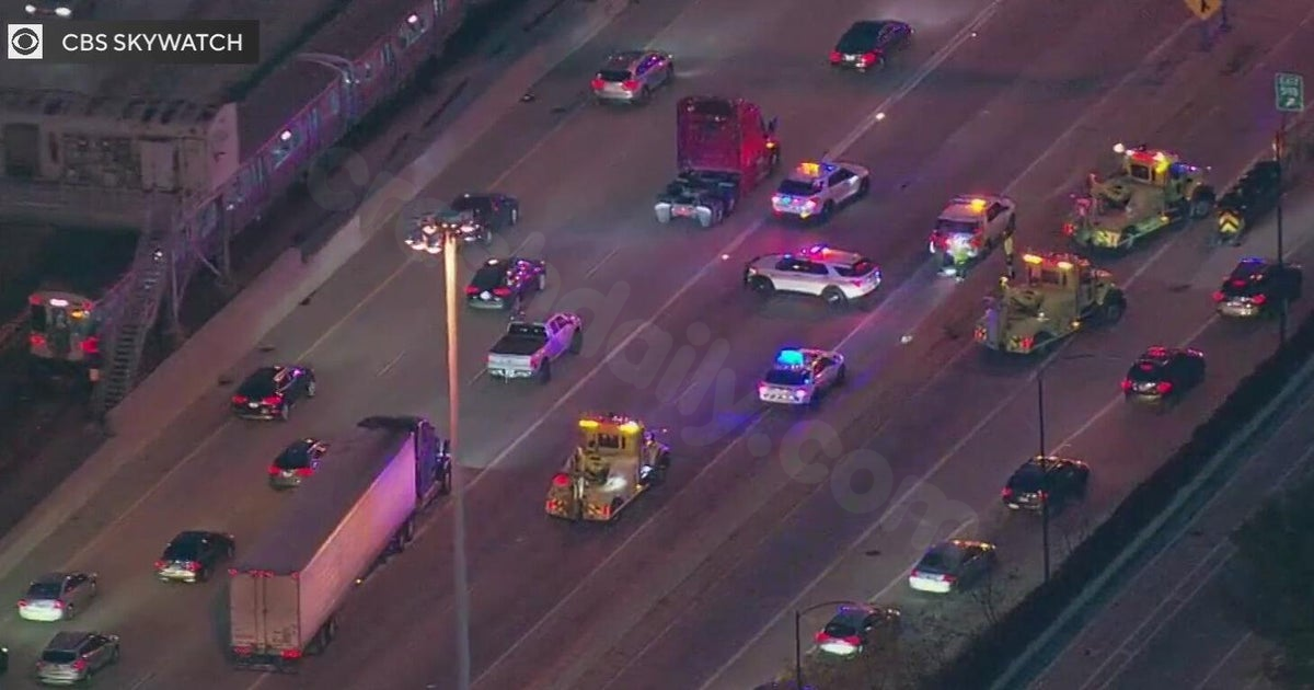 Fatal accident shuts down northbound lanes on Dan Ryan Expressway