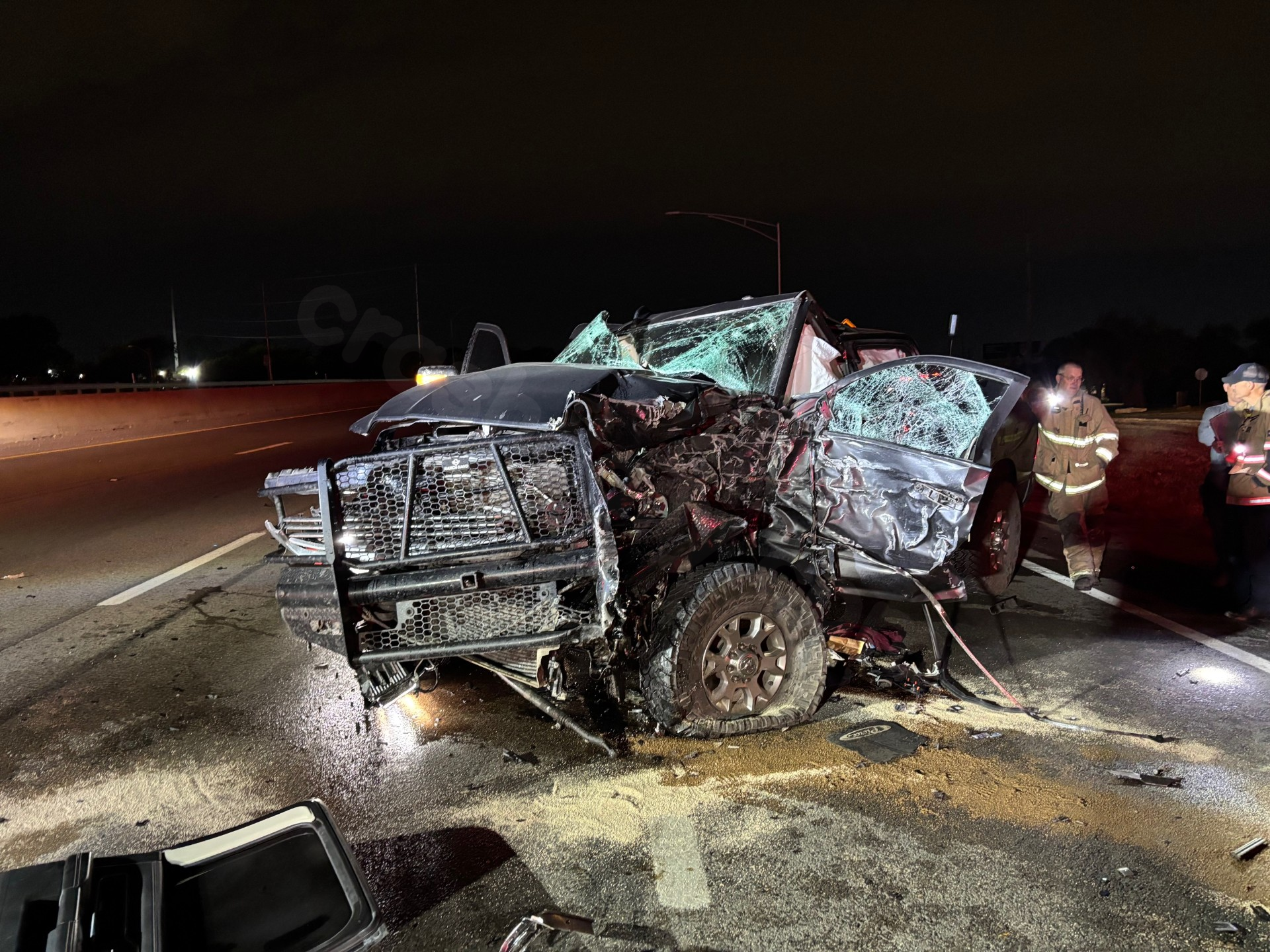 Pickup collides with Fort Worth fire truck, 2 people hurt
