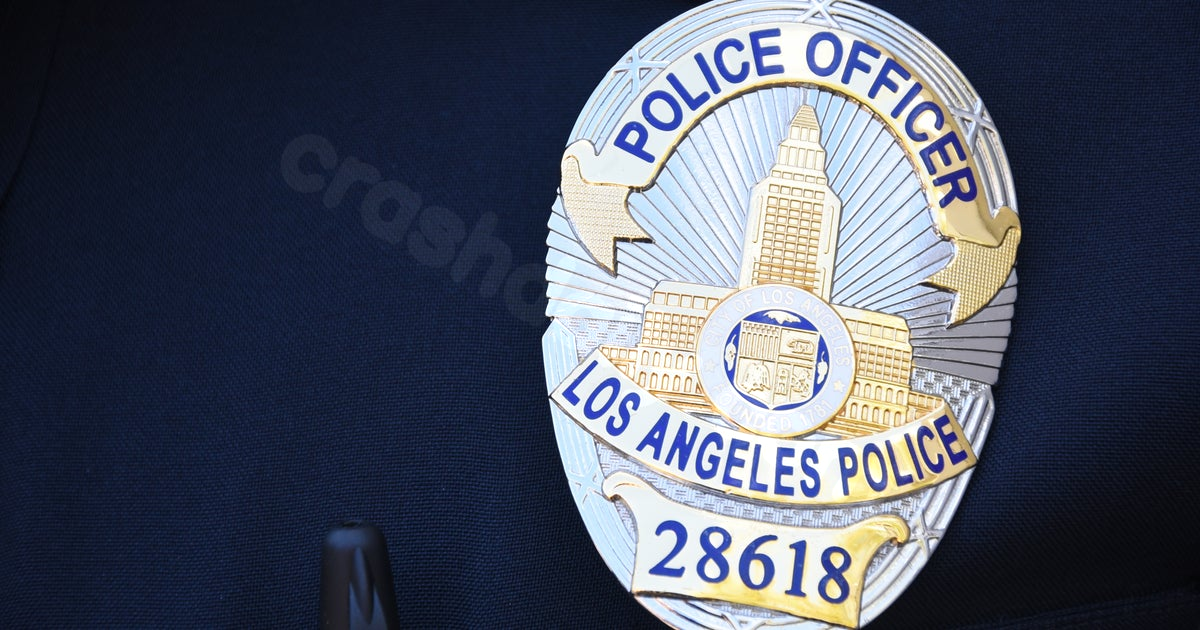 Off-duty LAPD officer dies in Santa Clarita accident