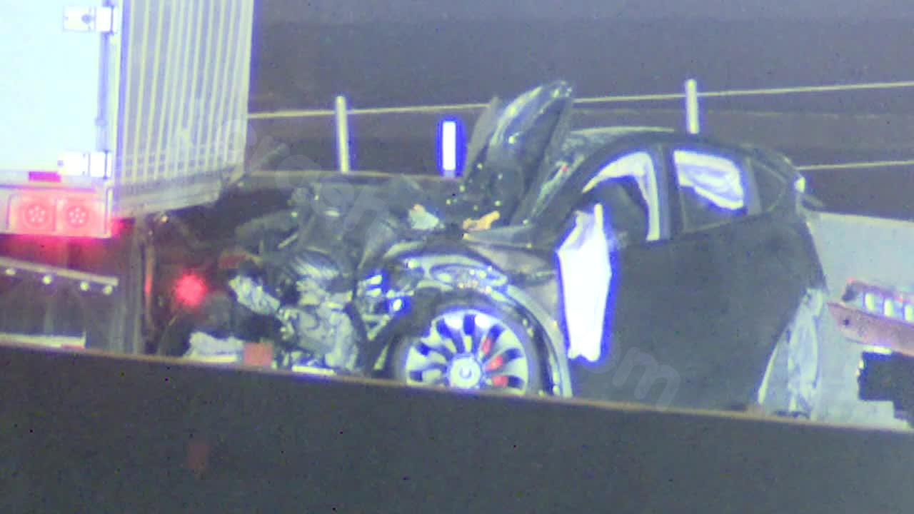 South Freeway express lanes near Morningside Dr. in Fort Worth closed due to wrong-way collision.