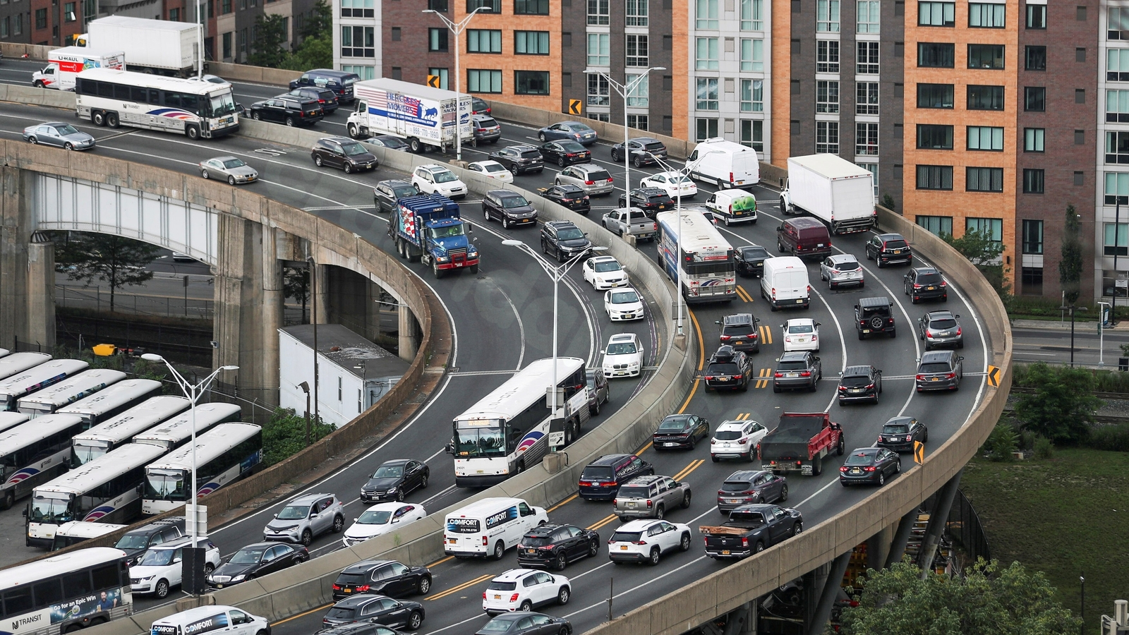 Deadly pedestrian accident causes major traffic jams near Lincoln Tunnel in New Jersey; warning issued | Hindustan Times
