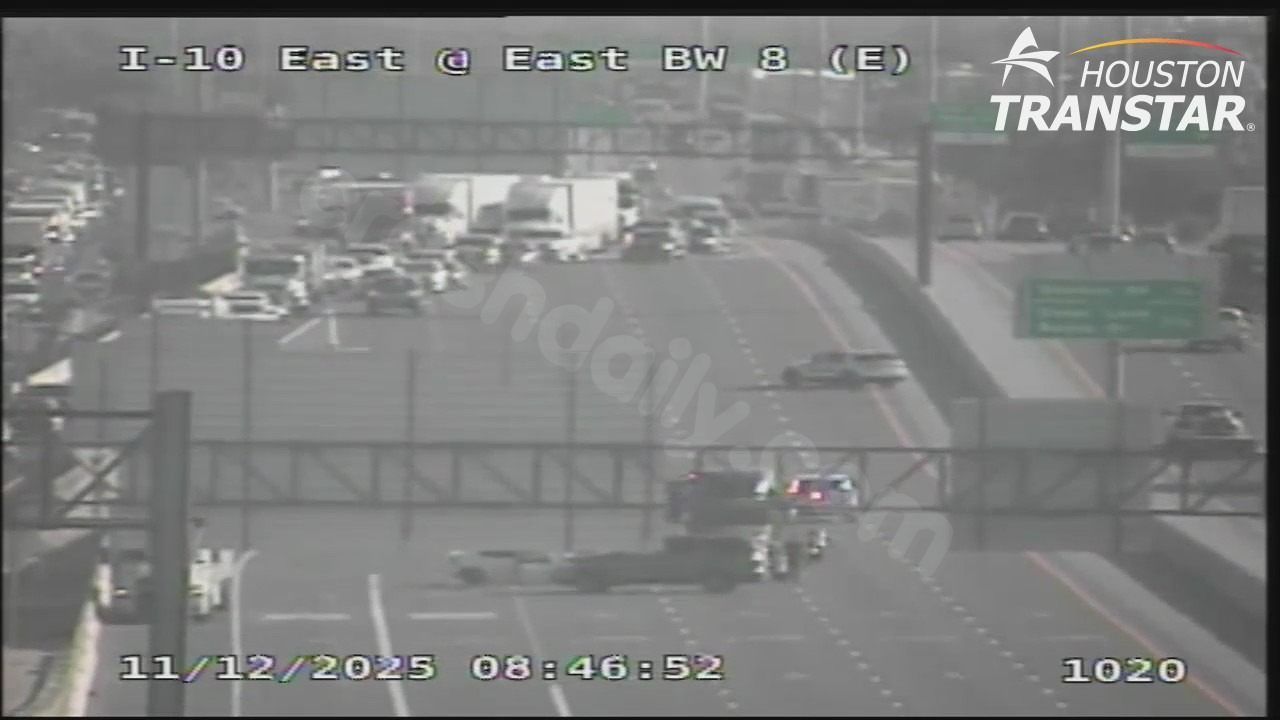 Houston traffic: Crash closes all lanes on I-10 East at Dell Dale