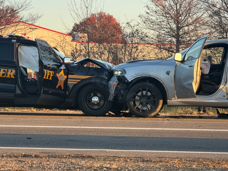 Individuals wearing ski masks collide with vehicles in pursuit