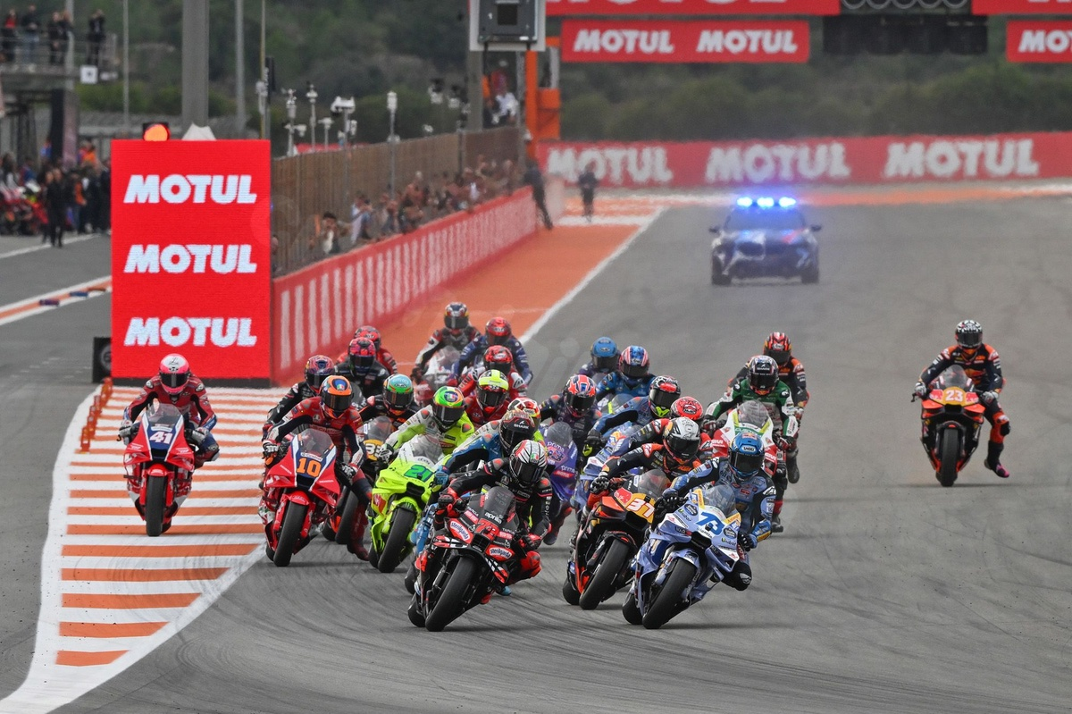 Aleix Espargaro advises Franco Morbidelli to "concentrate" after grid crash at Valencia GP