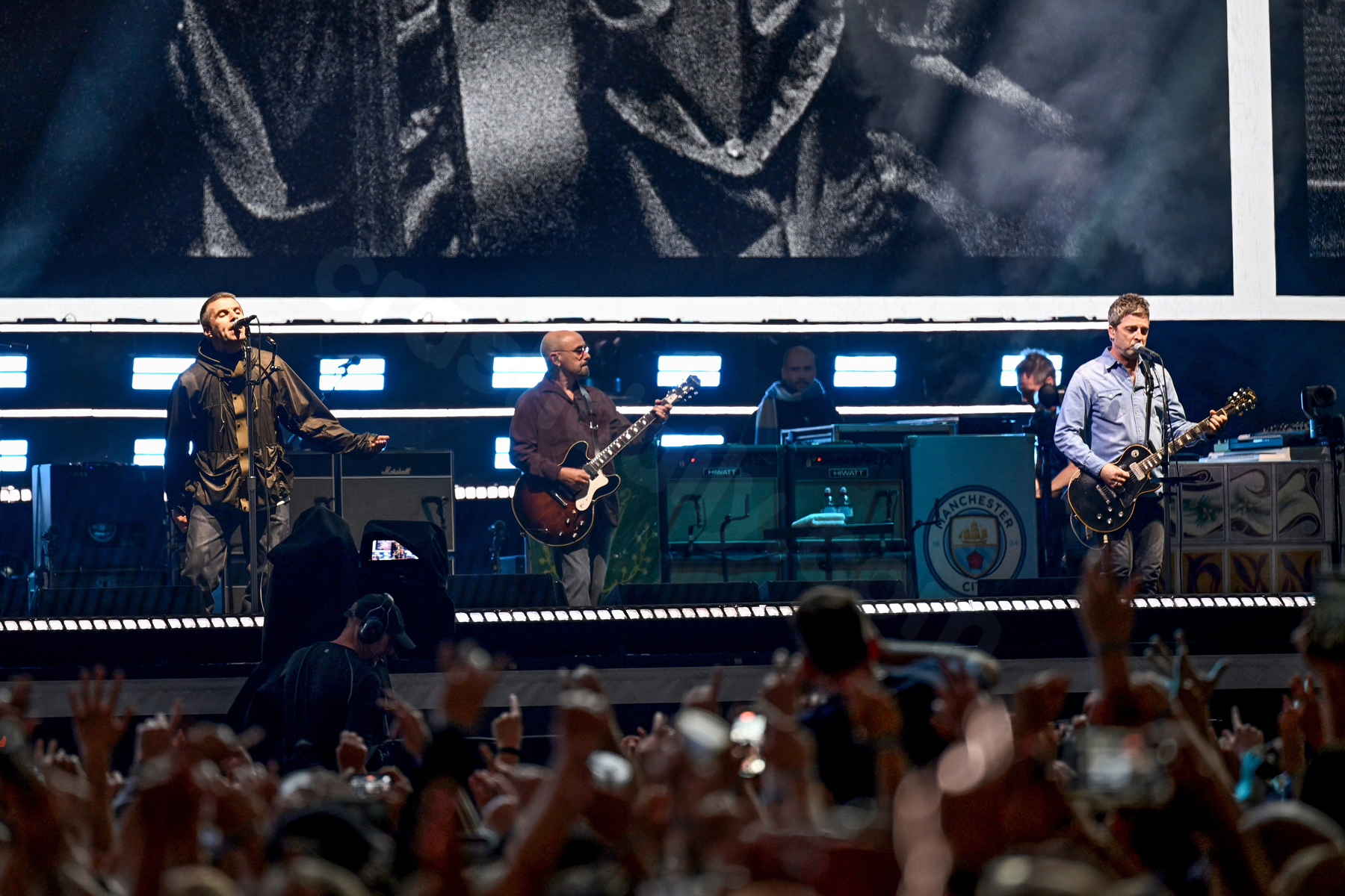 Police Close Investigation Into Oasis Fan's Balcony Fall: 'Tragic Accident'
