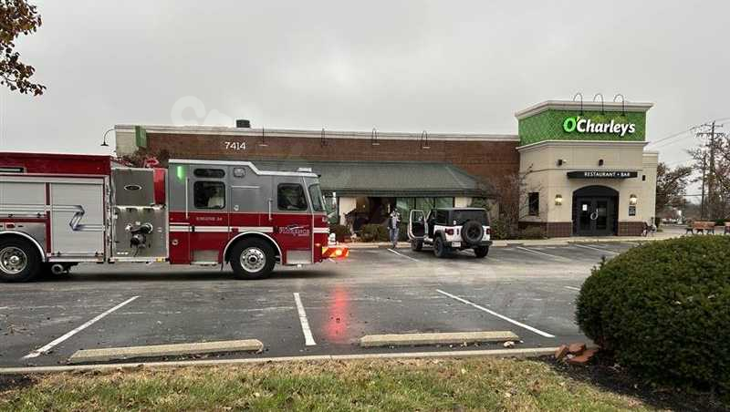 Car crash damages Florence restaurant, closes on Thursday evening