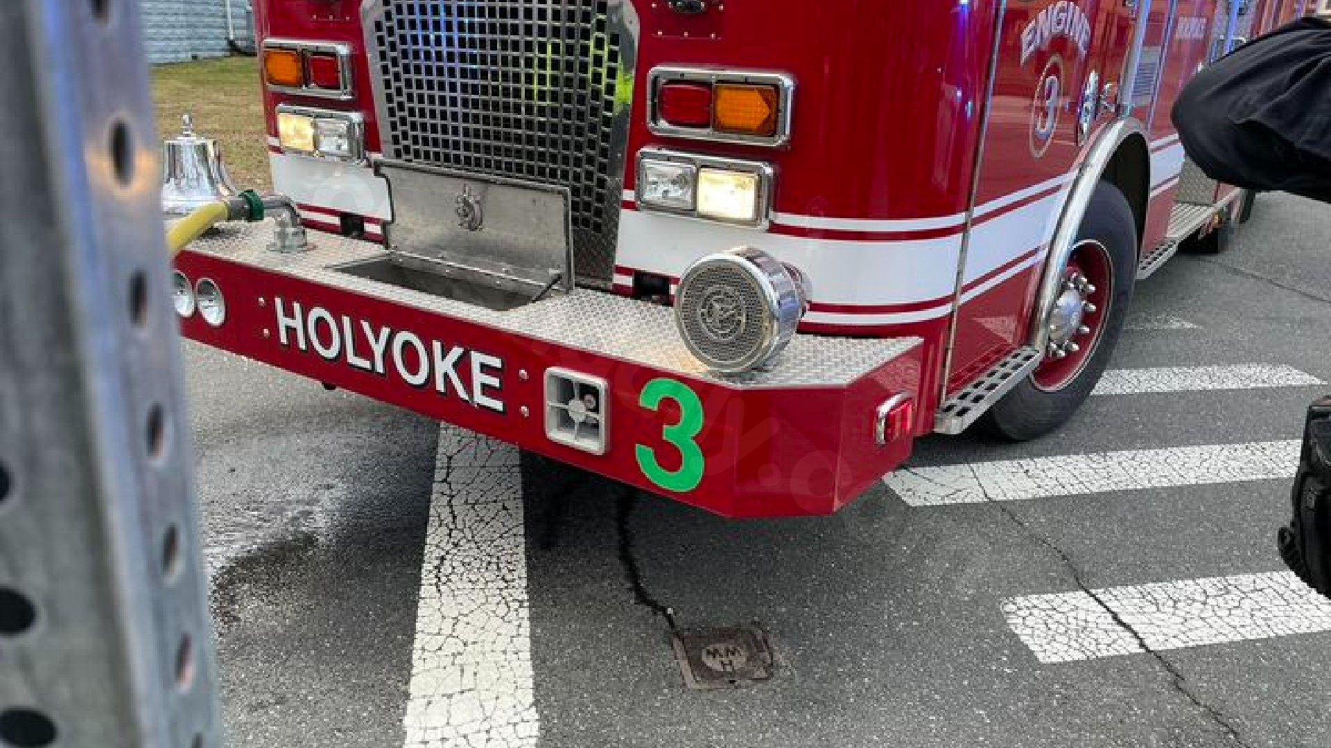 Two people hurt in T-bone collision at Holyoke intersection