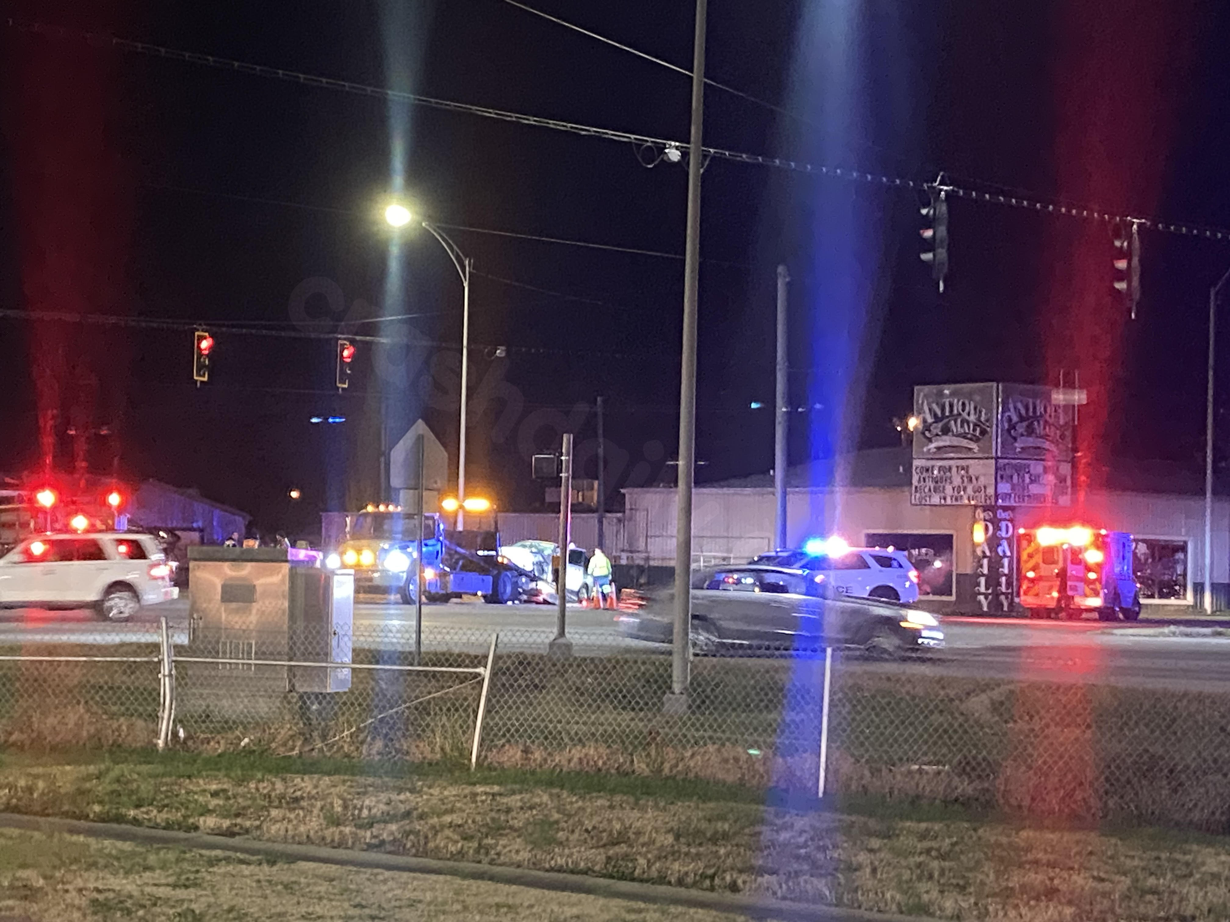 Riverside Drive in Evansville partially closed due to accident injuries