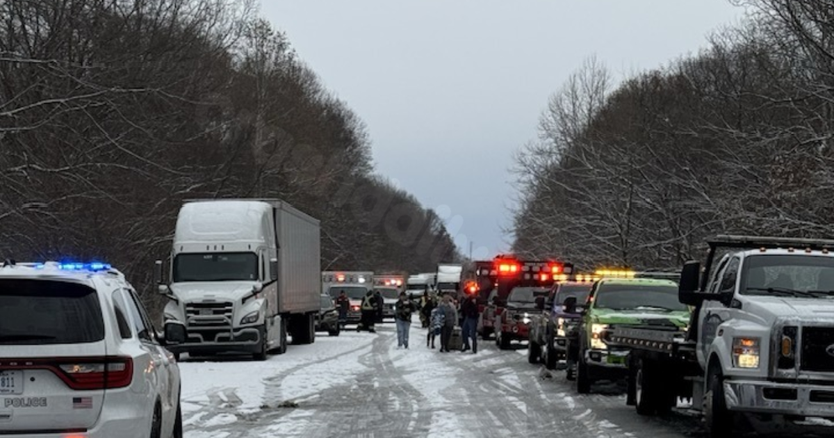 Lanes clear after multi-vehicle crash on westbound I-70 in Vigo County, Indiana