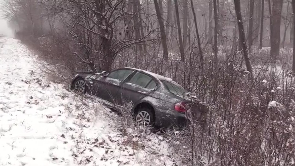 Snowstorm in Chicago area causes about 500 highway crashes, according to ISP