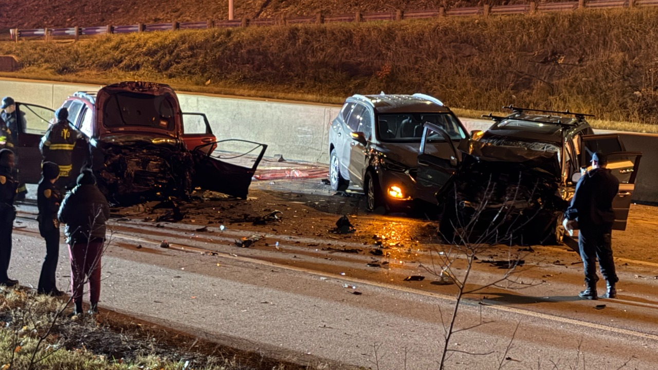 Fatal crash on Madison Avenue Expressway leads to woman's death