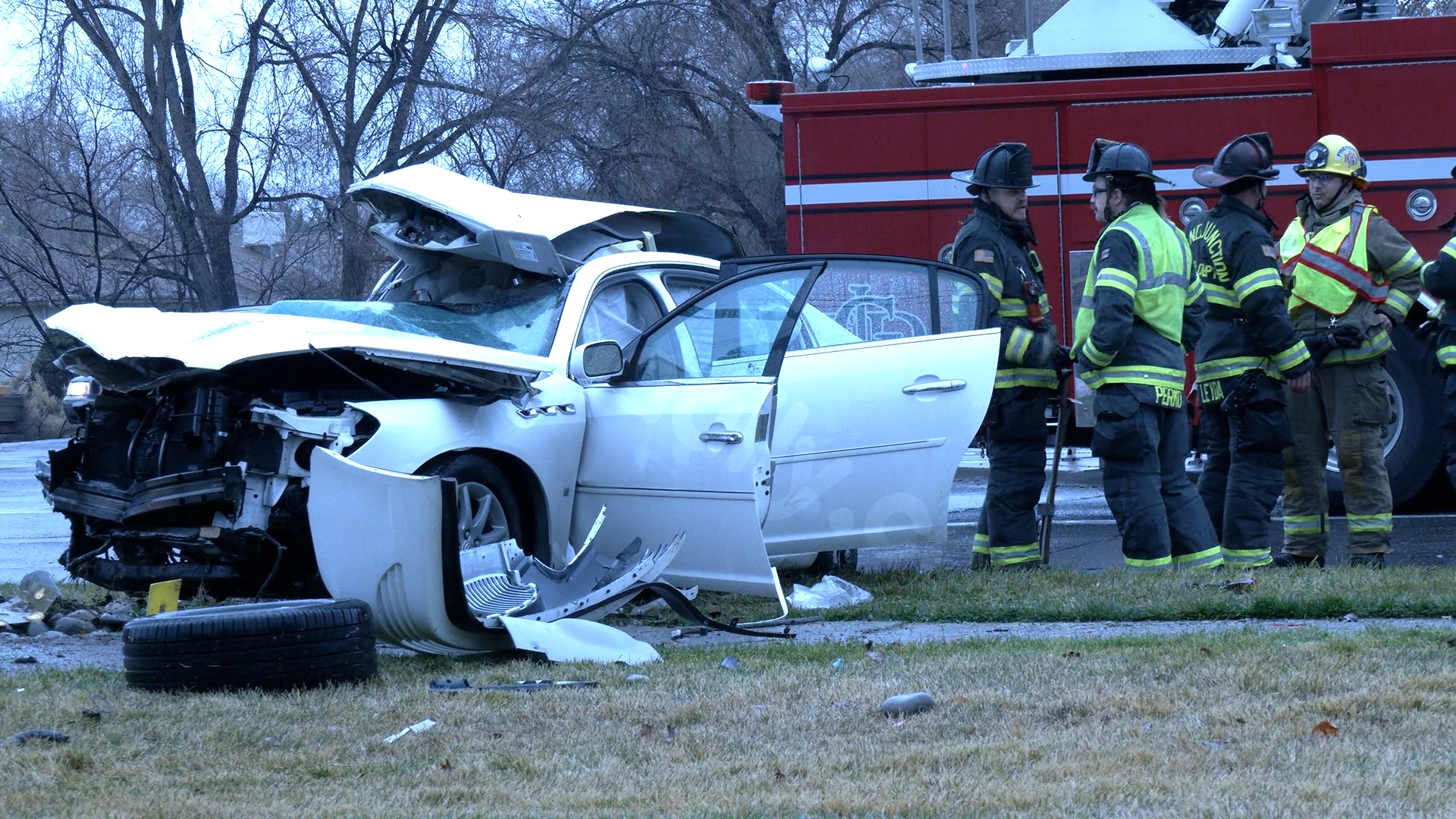 Traffic accident injures several individuals