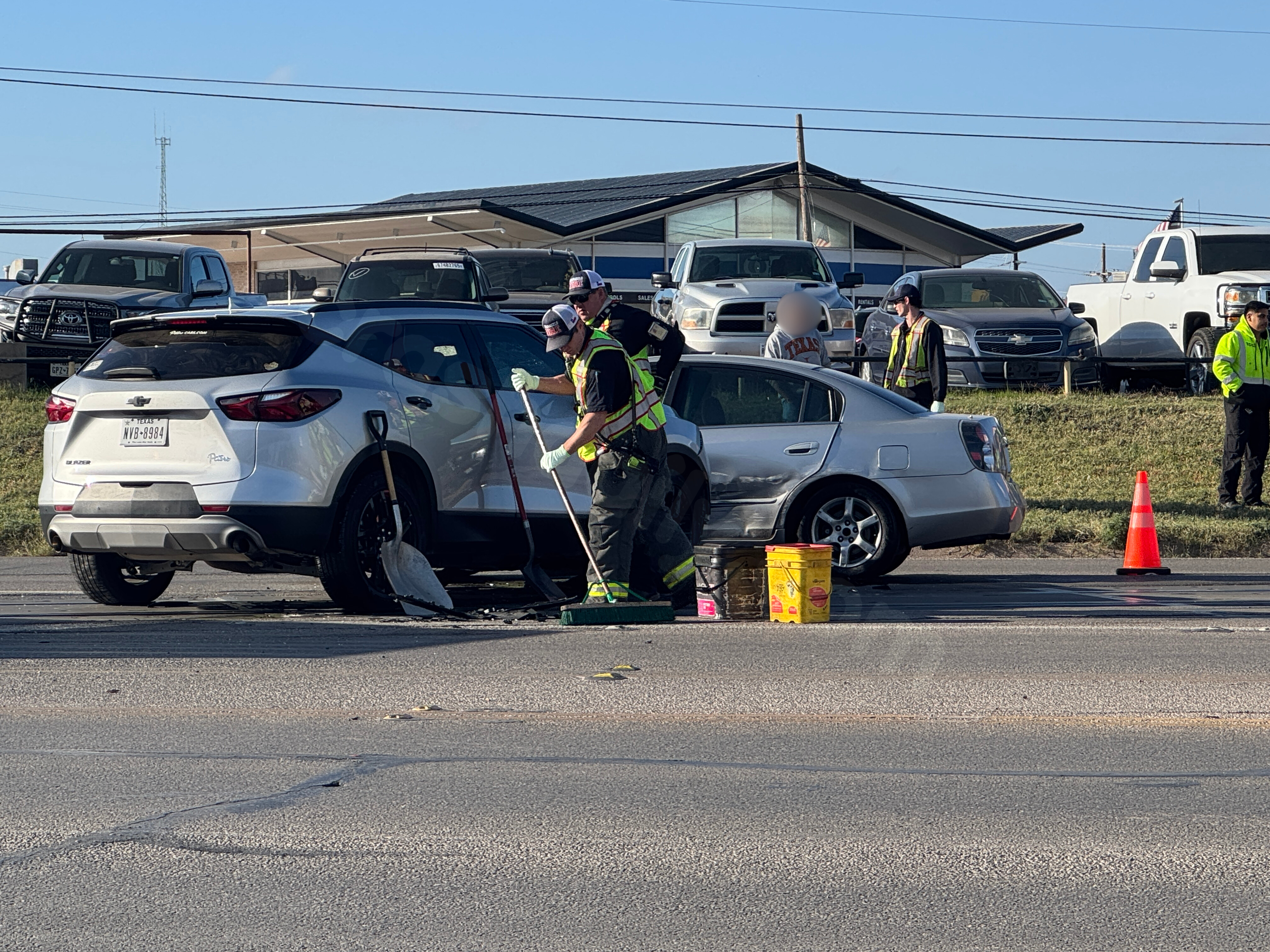 Traffic disrupted by crash on Knickerbocker Rd.