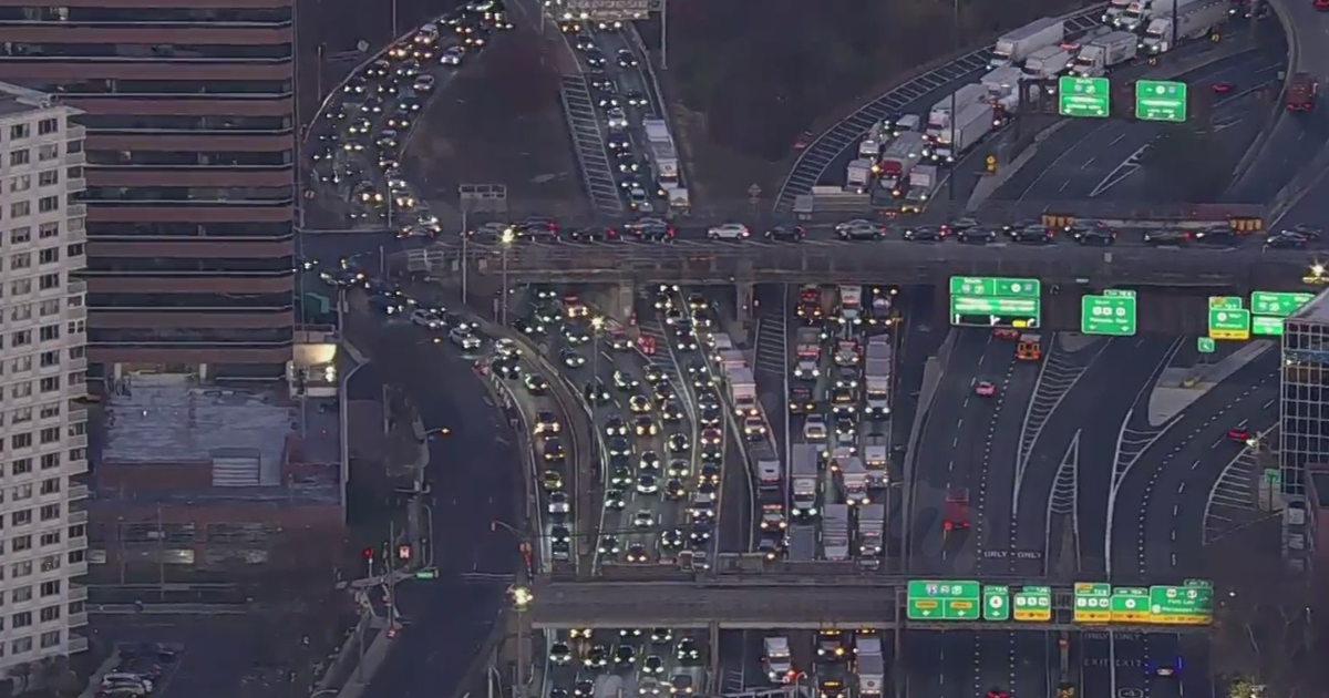 GWB traffic severely backed up due to morning crash