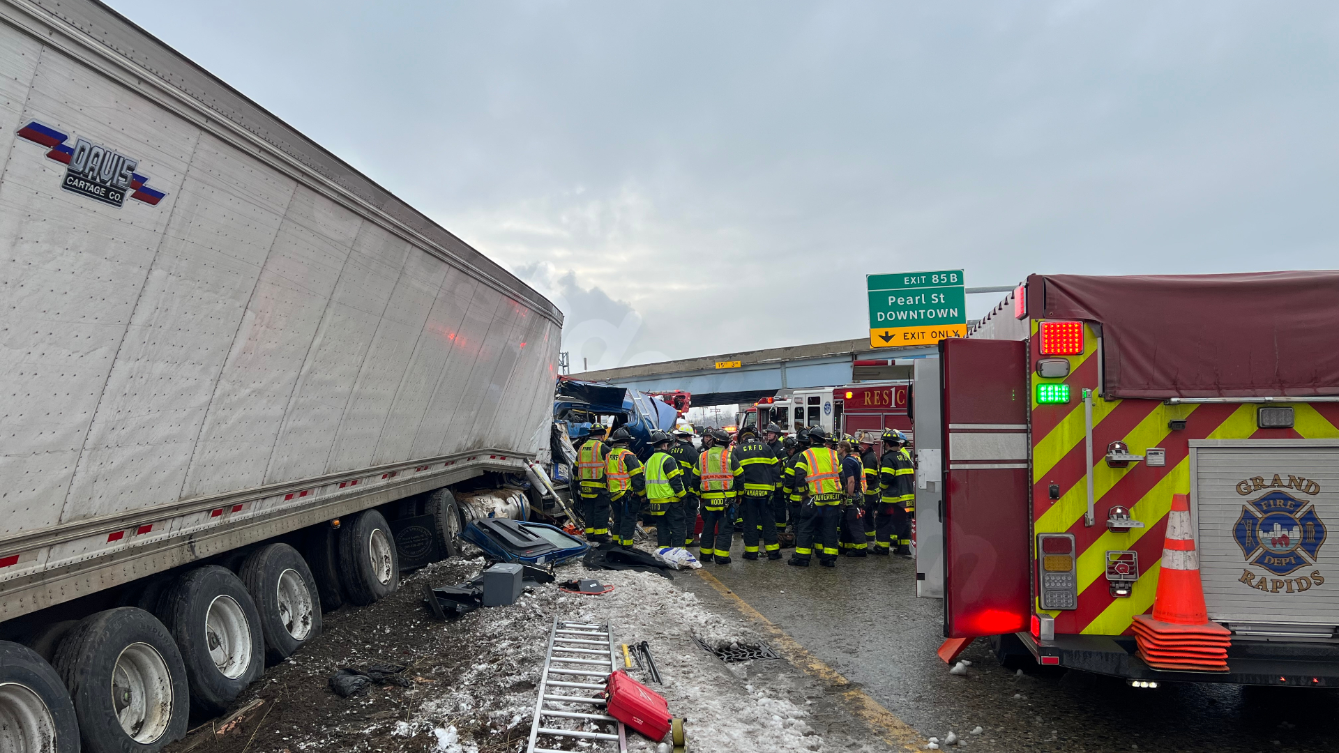 One person injured in semi-truck accident on US-131 in Grand Rapids