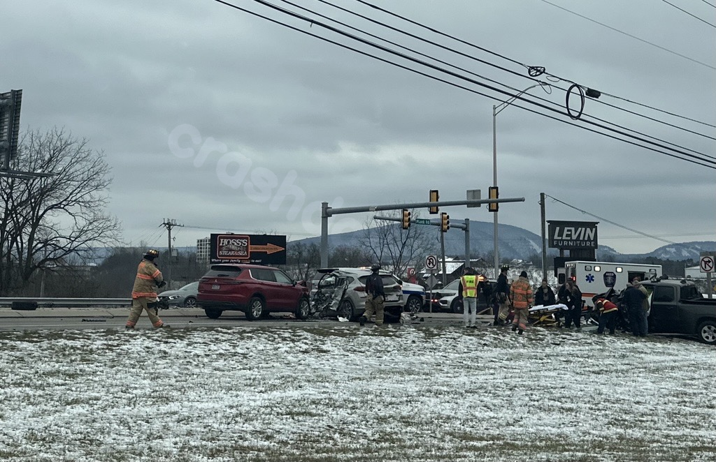 Police investigating fatal crash in Altoona involving multiple vehicles