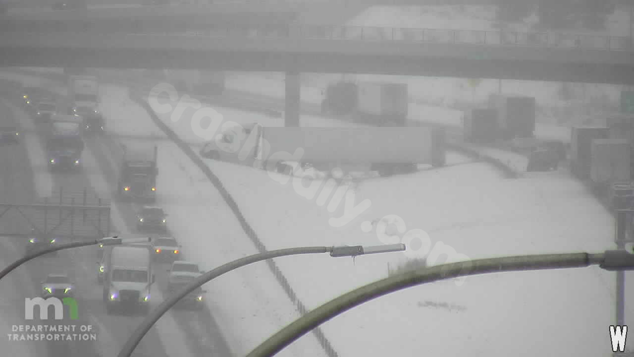 Snowy conditions cause 100 crashes and 1 death in MN on Friday AM