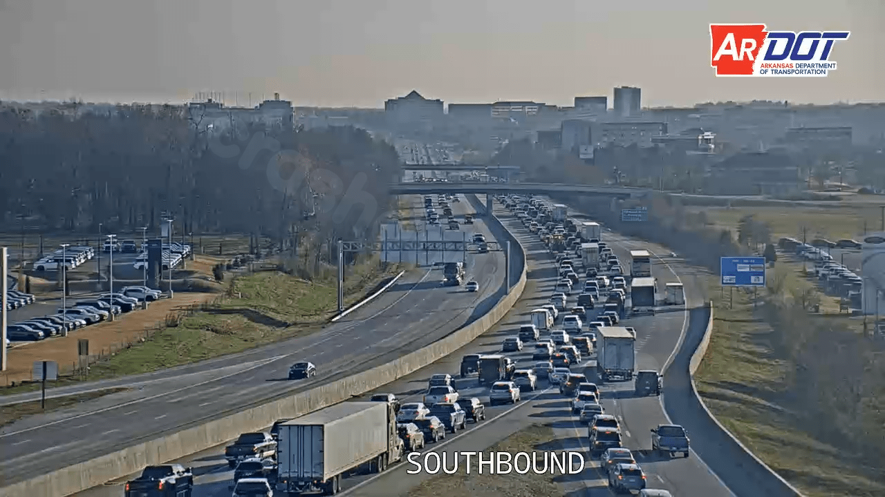 2 people injured in 3-car crash on southbound I-49