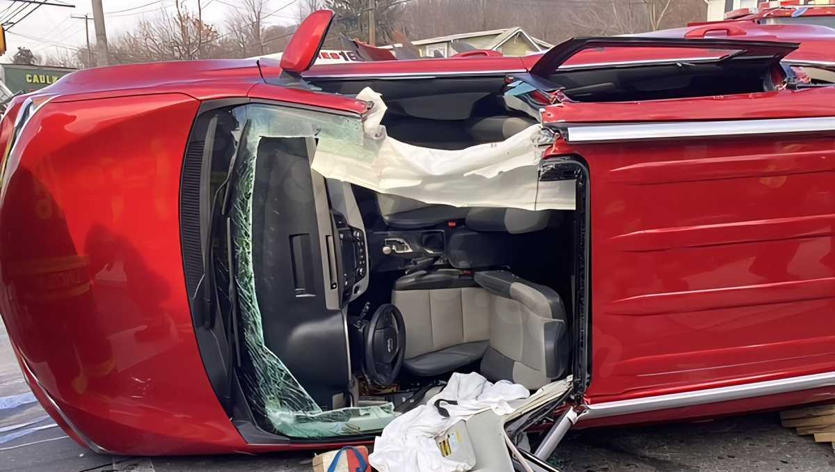 Car roof removed to save driver after Ephrata crash