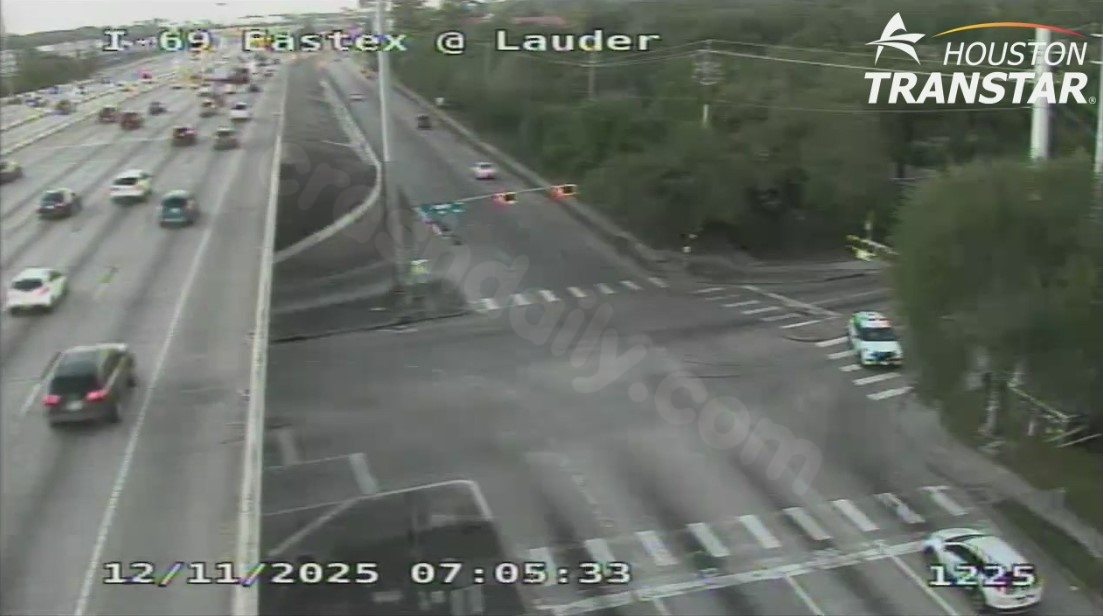 East Aldine crash blocks Eastex Freeway access
