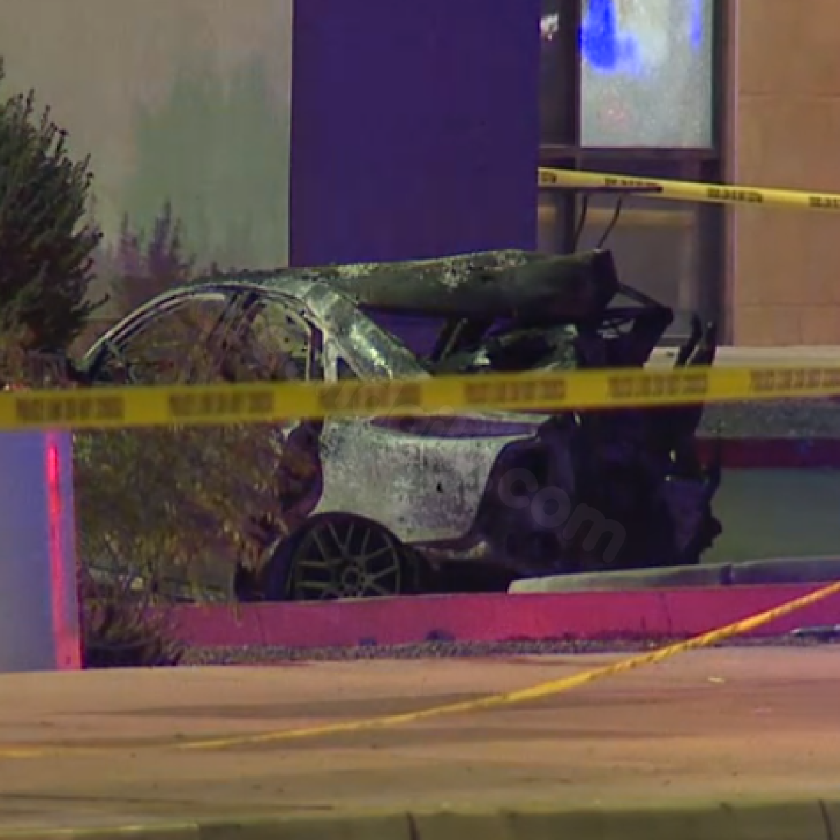 Fatal multi-car collision in Mesa claims lives of young person and driver