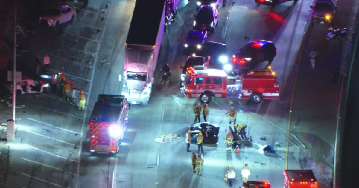Fatal multi-car crash on 210 Freeway in San Fernando Valley